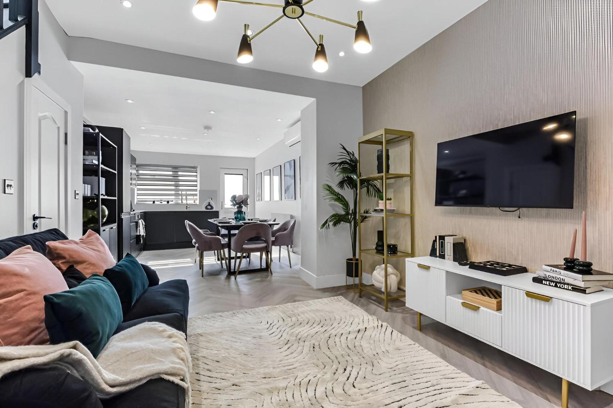 Apartment The Ultimate Hangout 4br Modern House With Garden Enfield
