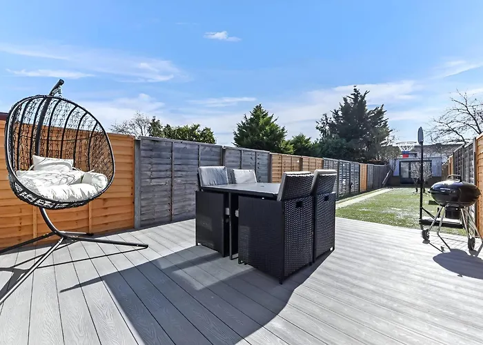 The Ultimate Hangout 4Br Modern House With Garden