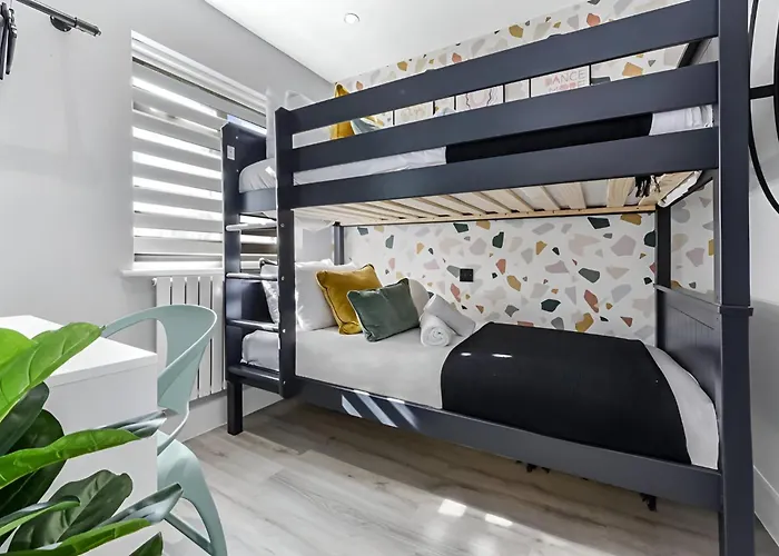 The Ultimate Hangout 4Br Modern House With Garden