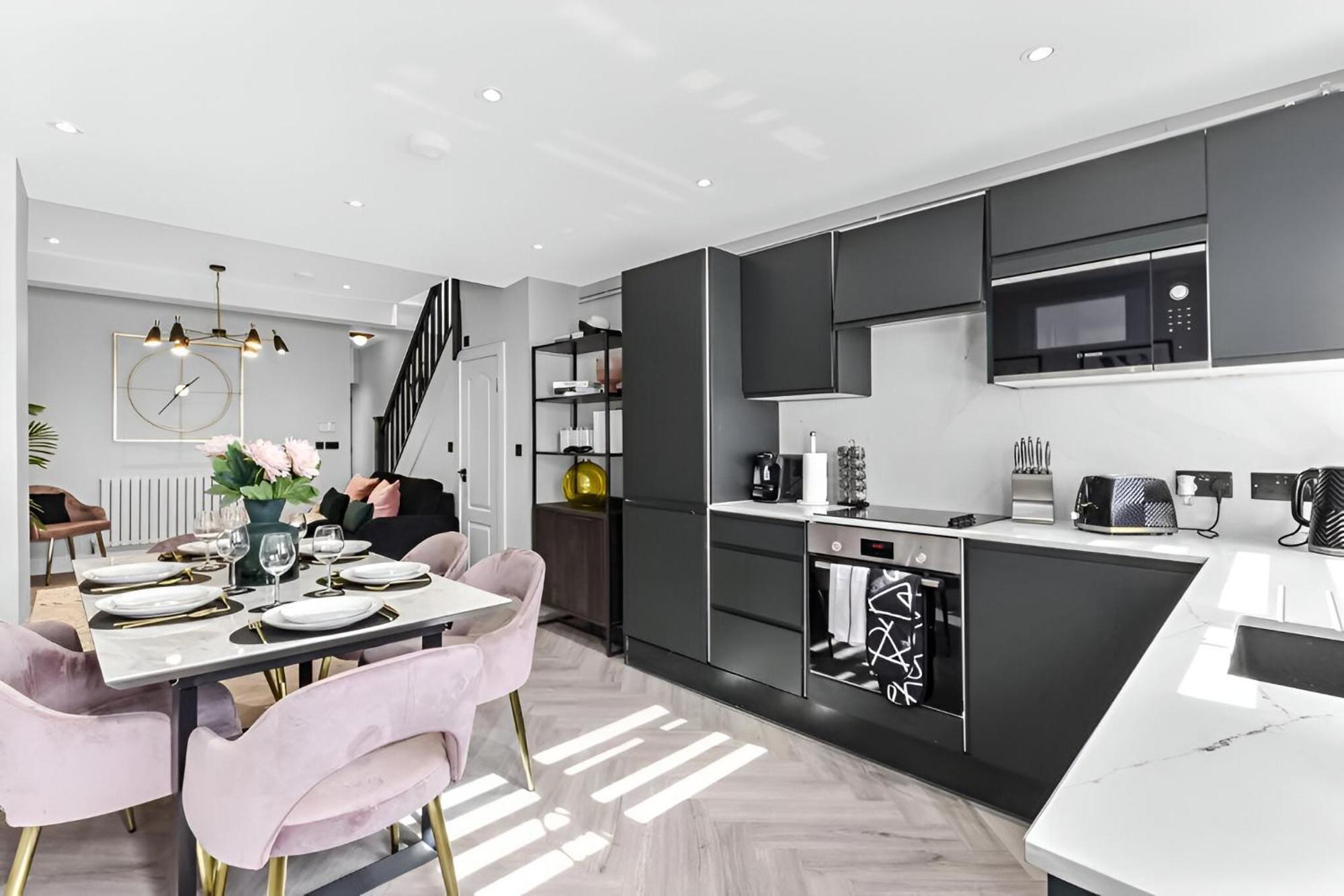 Апартаменты The Ultimate Hangout 4br Modern House With Garden Энфилд